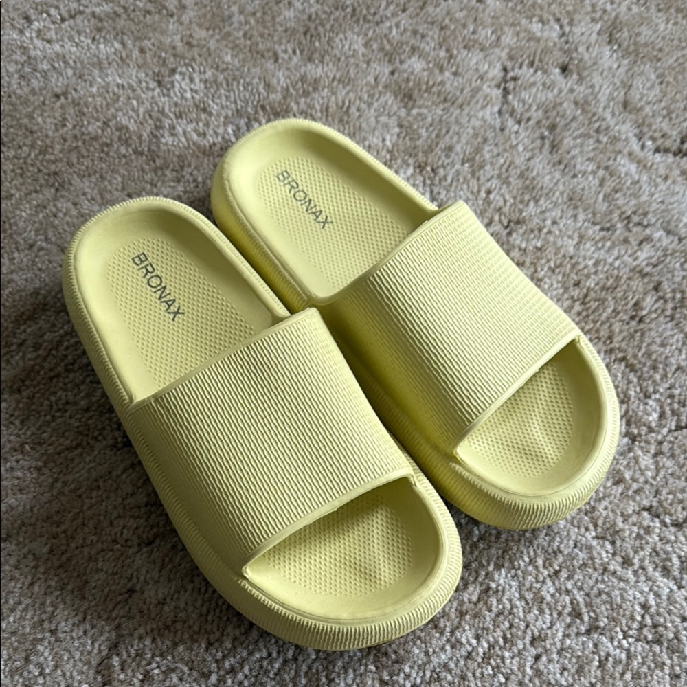 Bronx Vibrant Yellow Slide Sandals